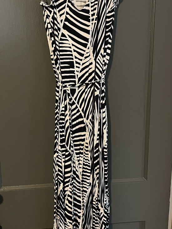 LOFT Dresses & Skirts - LOFT Navy and White Geometric Maxi Dress